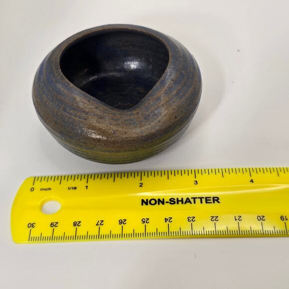 Vintage Hand-Thrown Pottery Bowl Artist Signed “Coy” - Picture 8 of 9